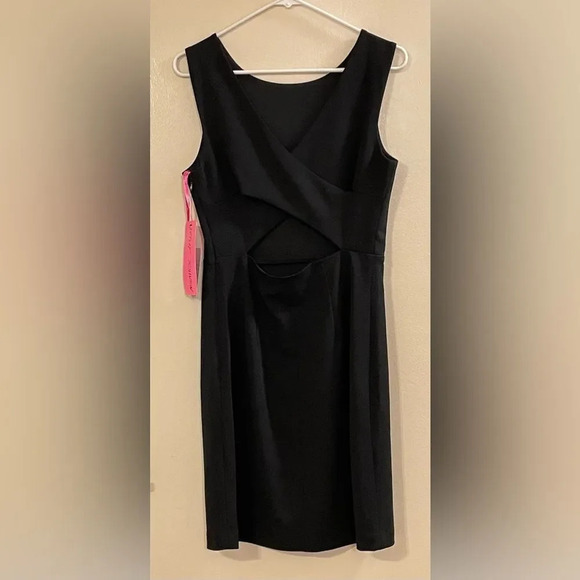 BETSEY JOHNSON Back Cutout Sheath Dress‎ in Black - Picture 5 of 8